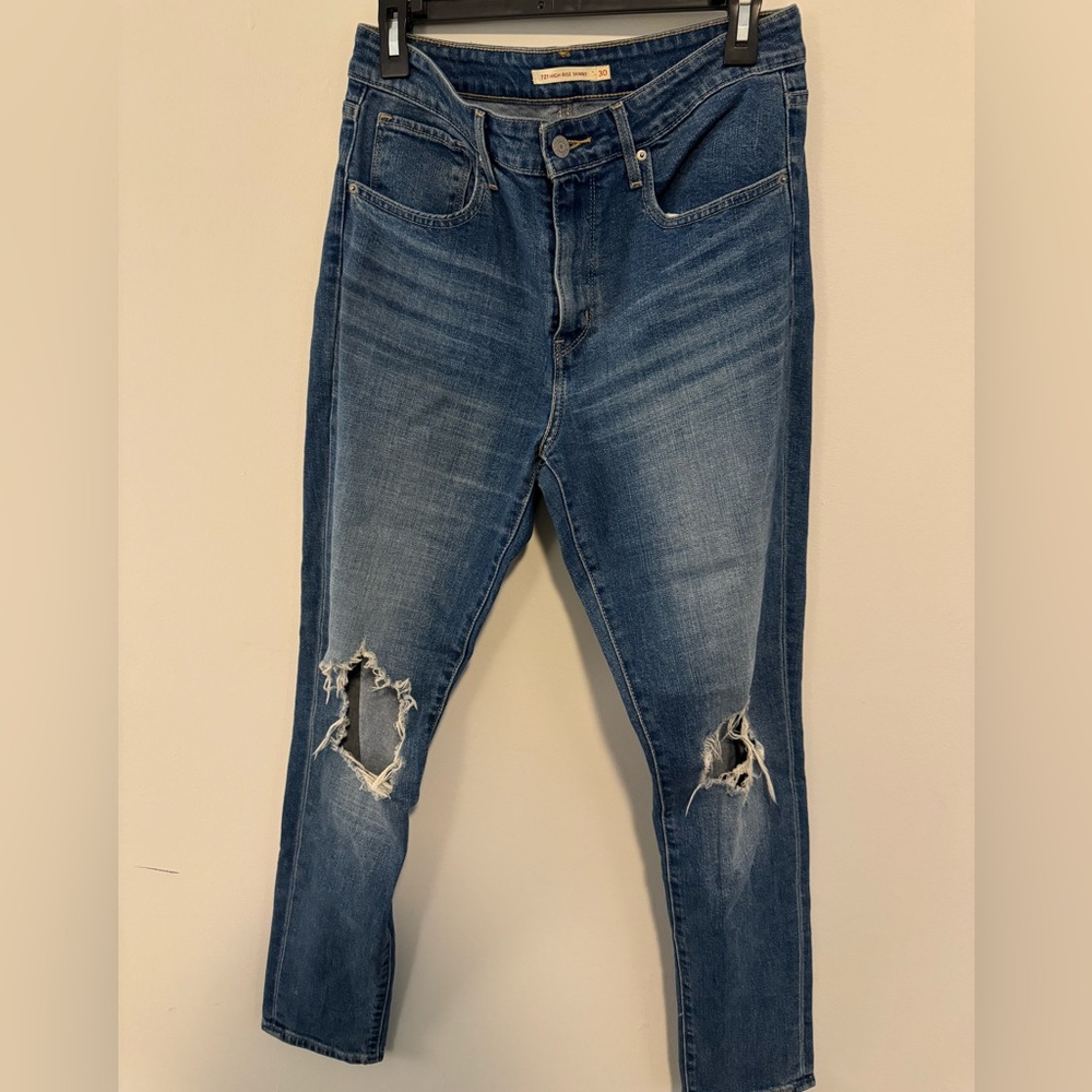 Levi’s 721 distressed high rise skinny jeans